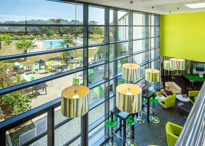 Hôtel Ibis Styles Bourges - Piscine extérieure chauffée - Restaurants à proximité